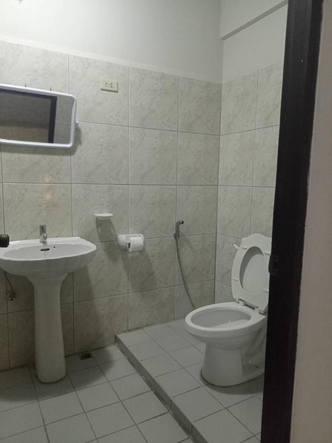Pluemchai Guesthouse Jomtien Beach Exterior photo