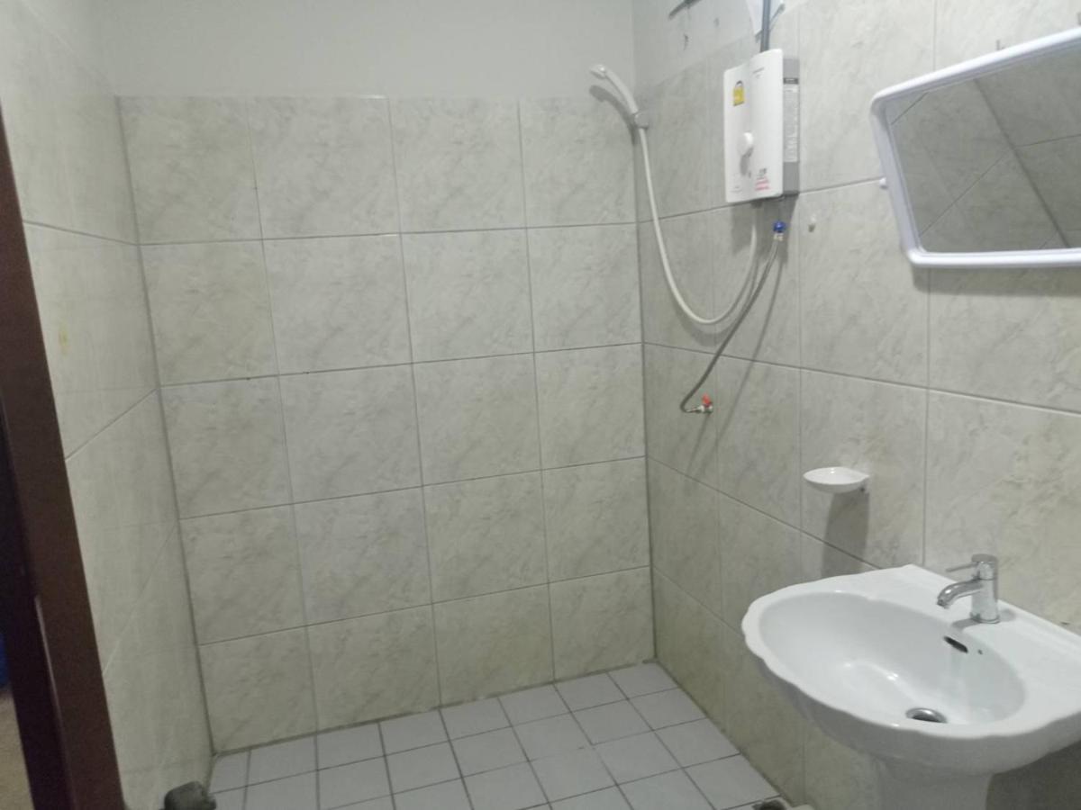 Pluemchai Guesthouse Jomtien Beach Exterior photo