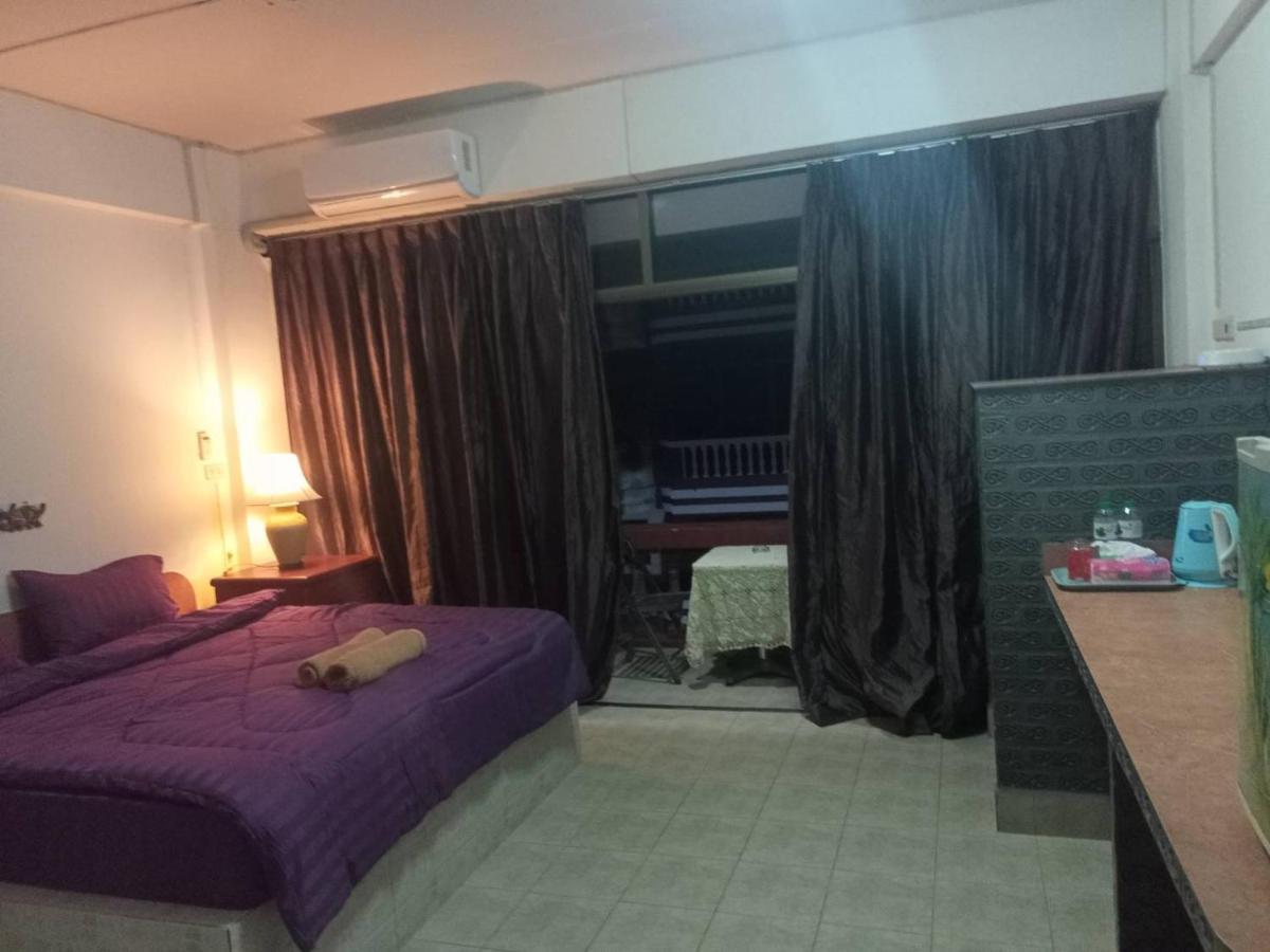 Pluemchai Guesthouse Jomtien Beach Exterior photo