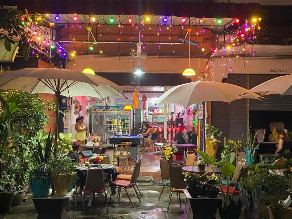 Pluemchai Guesthouse Jomtien Beach Exterior photo
