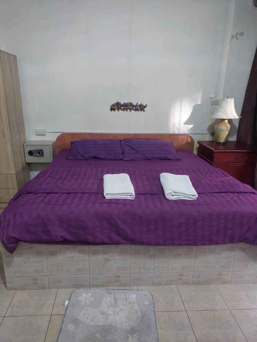 Pluemchai Guesthouse Jomtien Beach Exterior photo