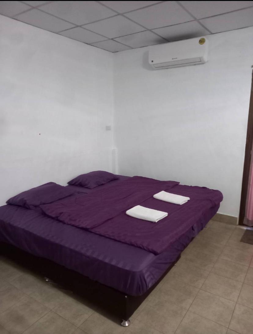 Pluemchai Guesthouse Jomtien Beach Exterior photo
