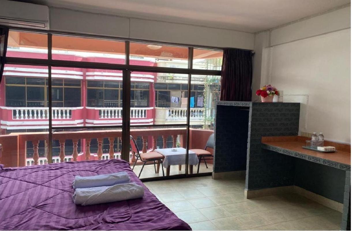 Pluemchai Guesthouse Jomtien Beach Exterior photo