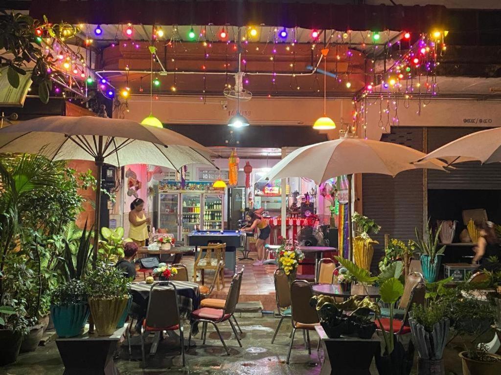 Pluemchai Guesthouse Jomtien Beach Exterior photo